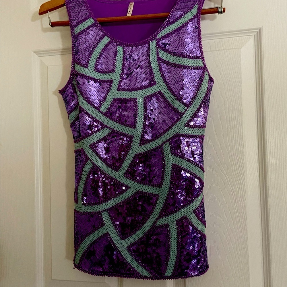 Fabulous sequined/beaded sparkly ladies sleeveless top. Purple/ green pattern.